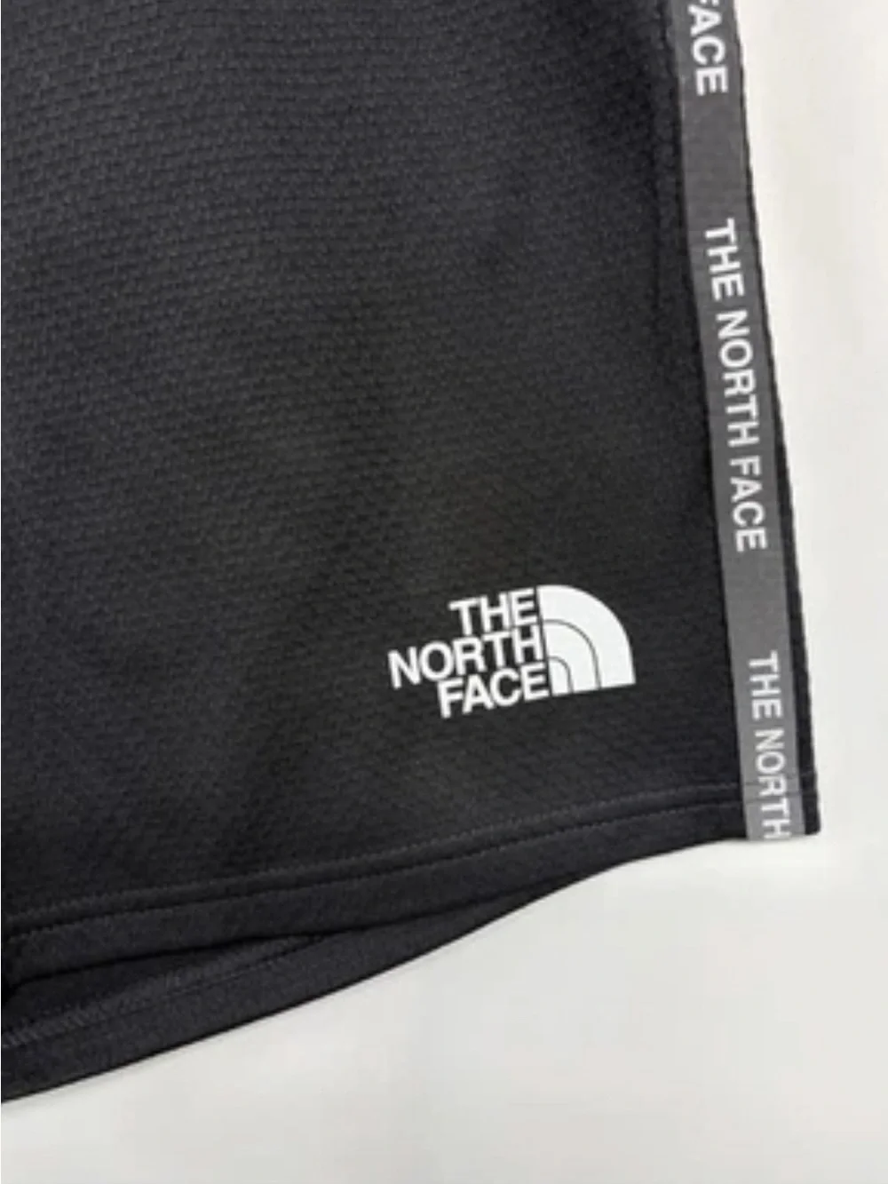 NWOT The North Face Men's Black Shorts Large Logo Athletic Elastic Waist Shorts